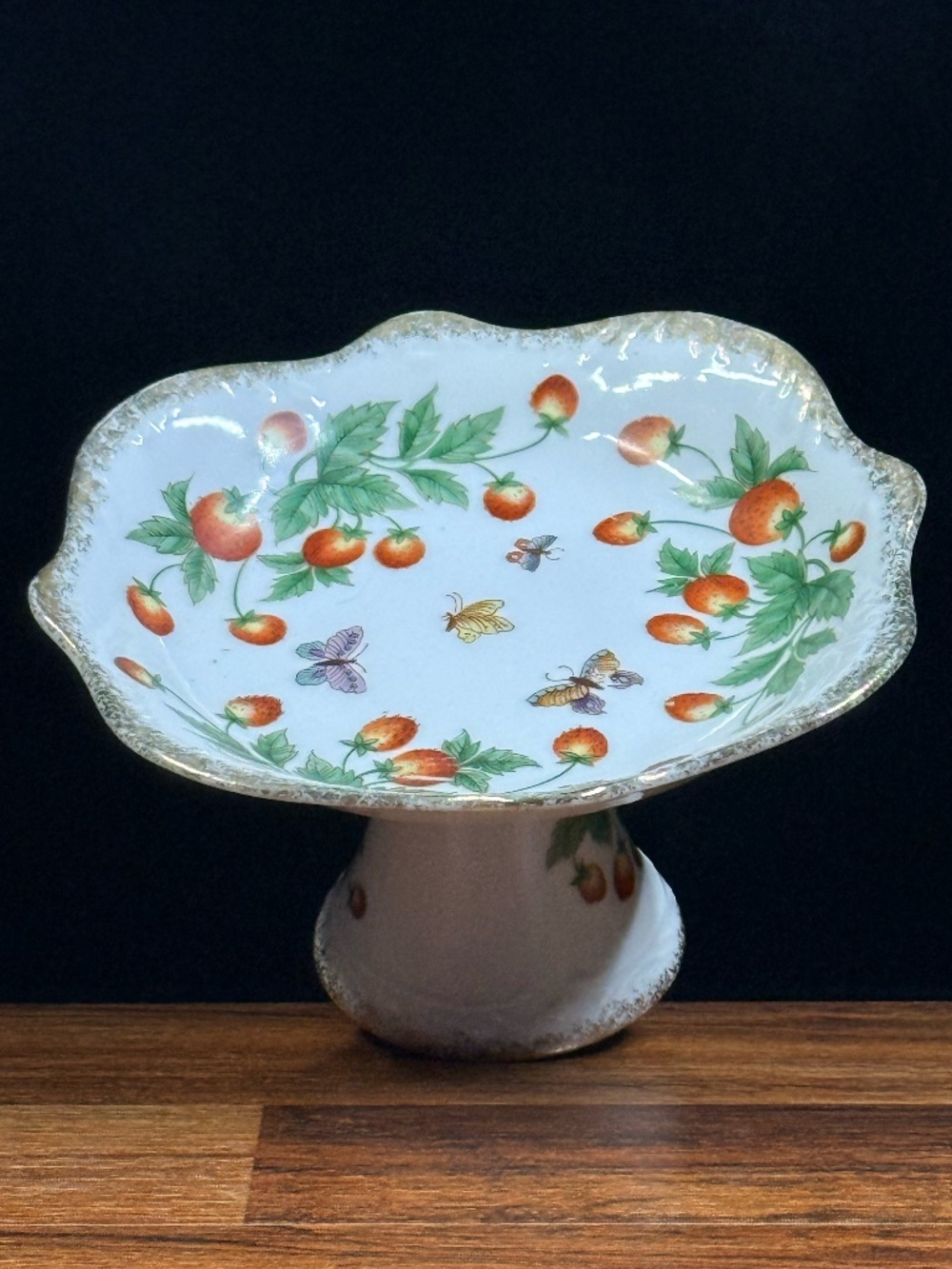 NORLEANS Cake Stand with Strawberries and Butterflies